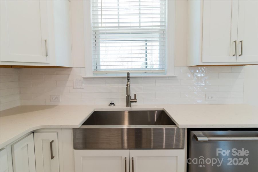 Farmhouse sink