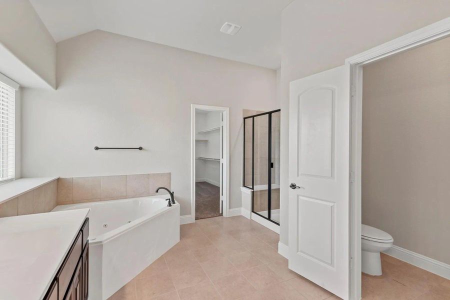 Primary Bathroom | Concept 2404 at Massey Meadows in Midlothian, TX by Landsea Homes