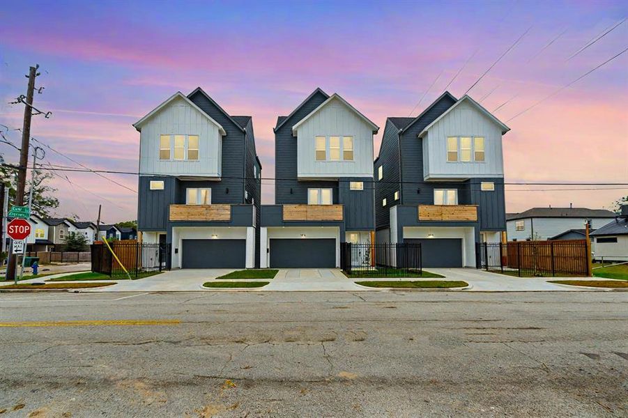 Welcome to Northside’s newly constructed 3/3.5 gem nestled on the corner of Elysian & Euel, w/ quick 610 access & vibrant Houston offerings.