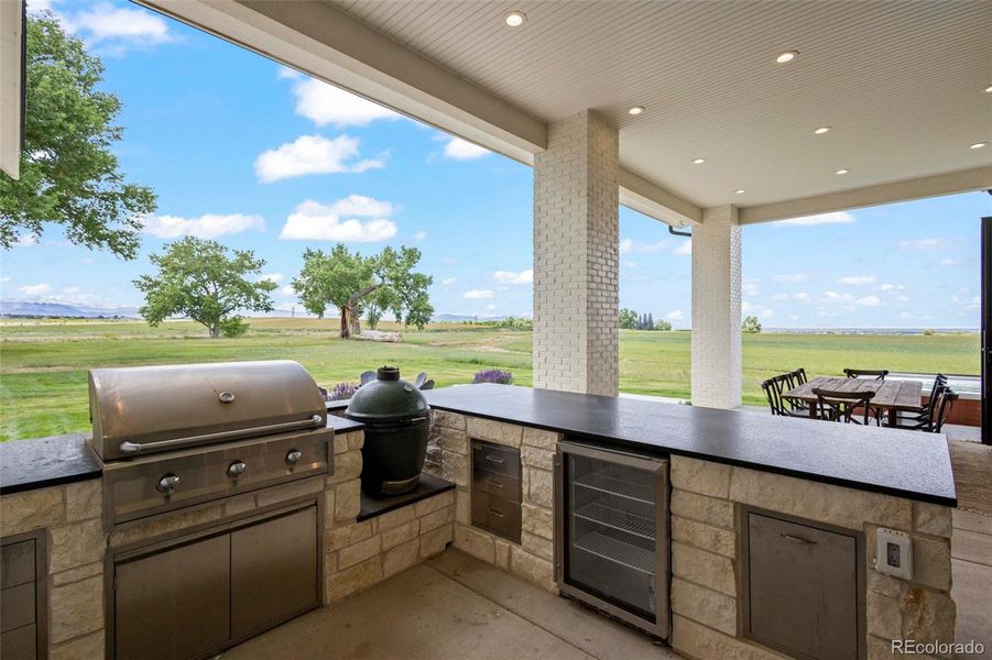 Chef outdoor kitchen for full outdoor dining