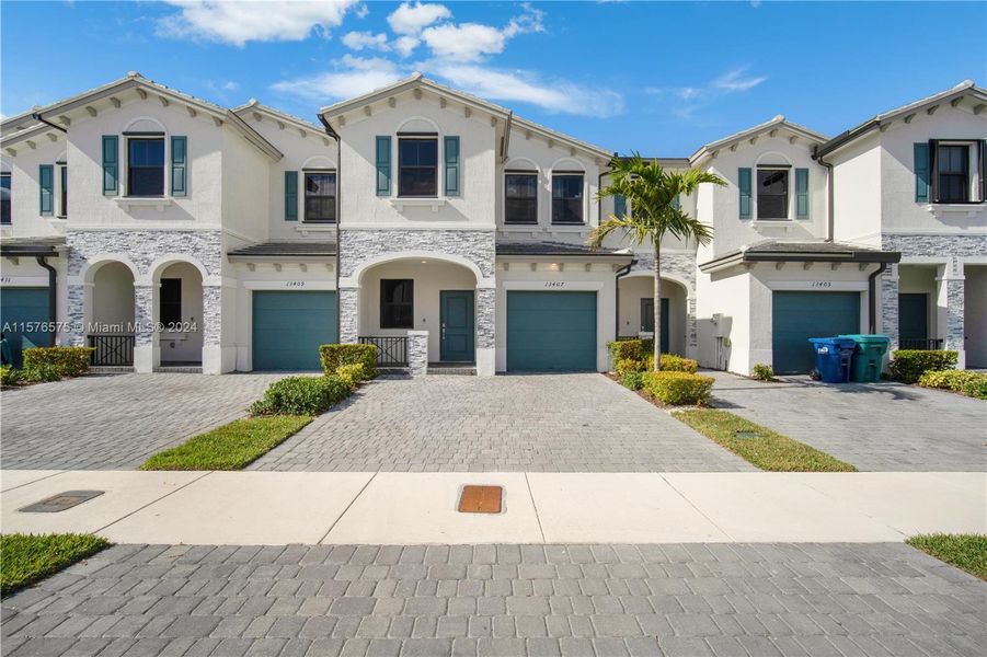 New construction Townhouse house 13407 Sw 287Th Ter, Homestead, FL 33033 - photo