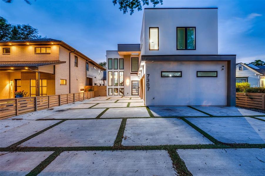 Contemporary house with a patio