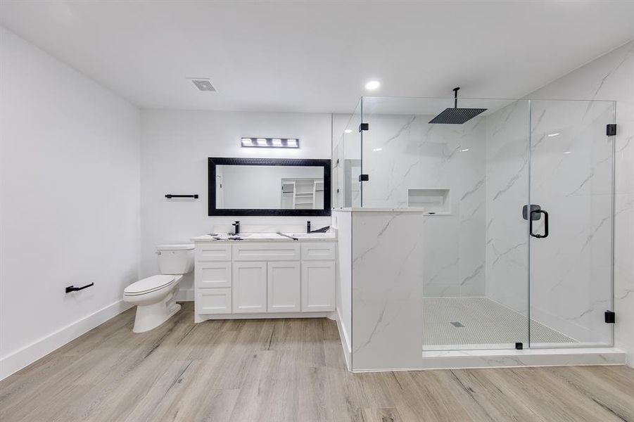 Main Bedroom Bathroom