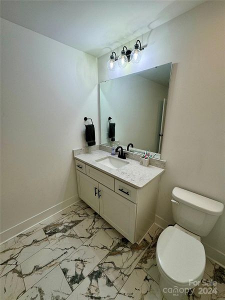 MAIN FULL BATHROOM