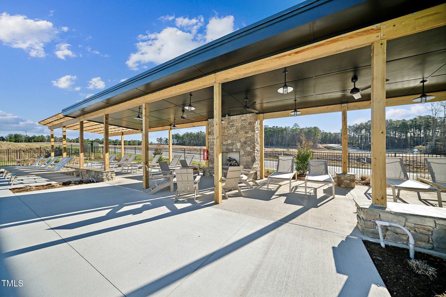 SUN_Stoneriver_Pic_Amenity_PoolDeck_5of8