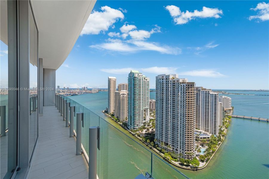 Side view: Brickell Key and the port of Miami from apt 3105