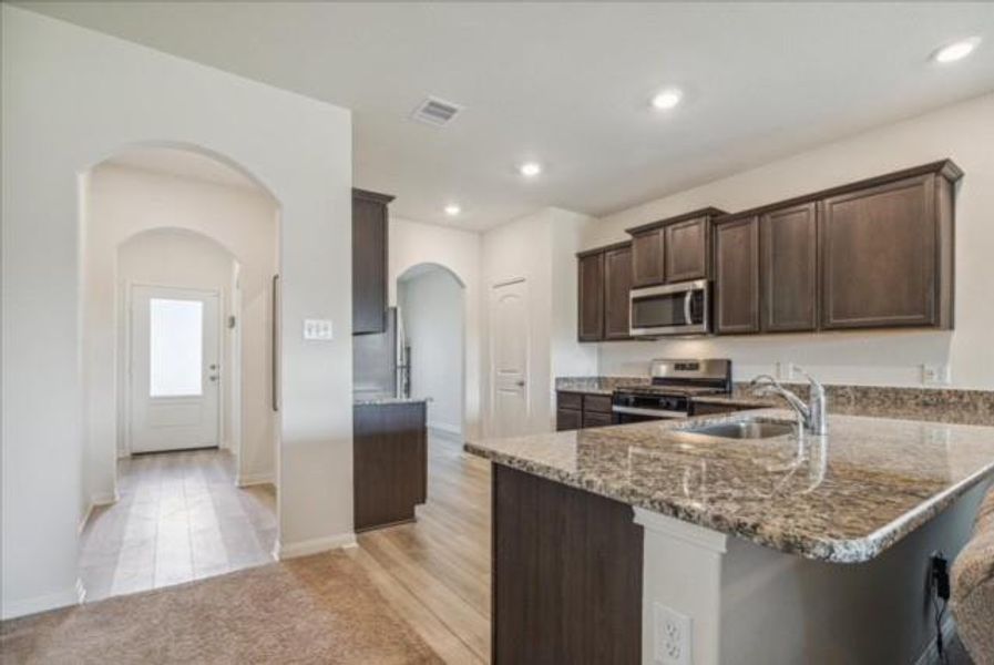 Kitchen: Granite Counters, Eat & Sit at Bar, Stainless Appliances: Gas Range Cooktop & Oven, Microwave, DW, & Refrigerator Freezer