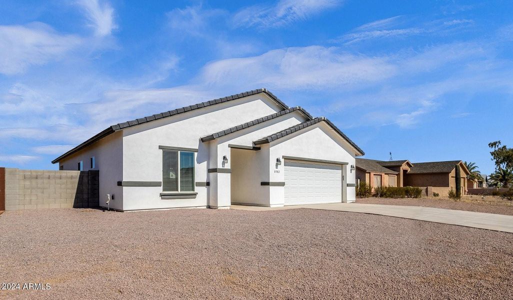 18-web-or-mls-8582-w-reventon-dr