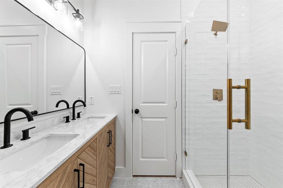 Trending yet subtle floor tile pattern give this overall lovely white bathroom extra charm.