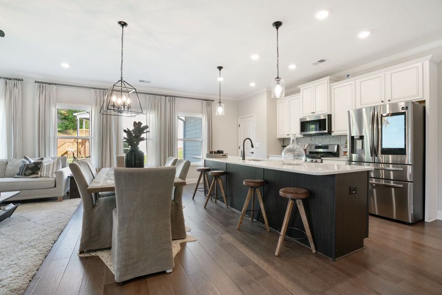 Dining Area & Kitchen