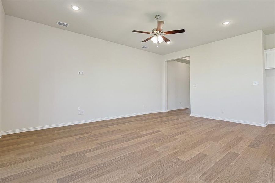 Unfurnished room featuring light hardwood / wood-style flooring and ceiling fan