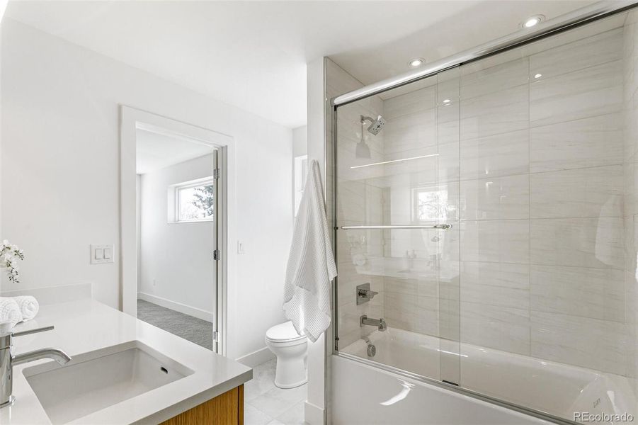 Bright Main Bath with refined Modern Finishes and Tile!