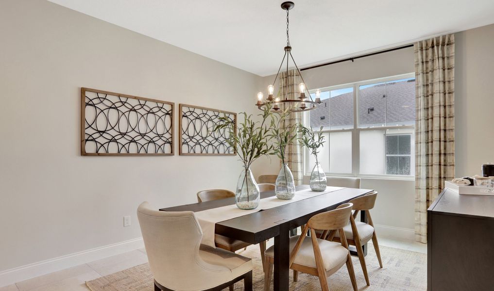 Farmhouse inspired chandelier in dining room