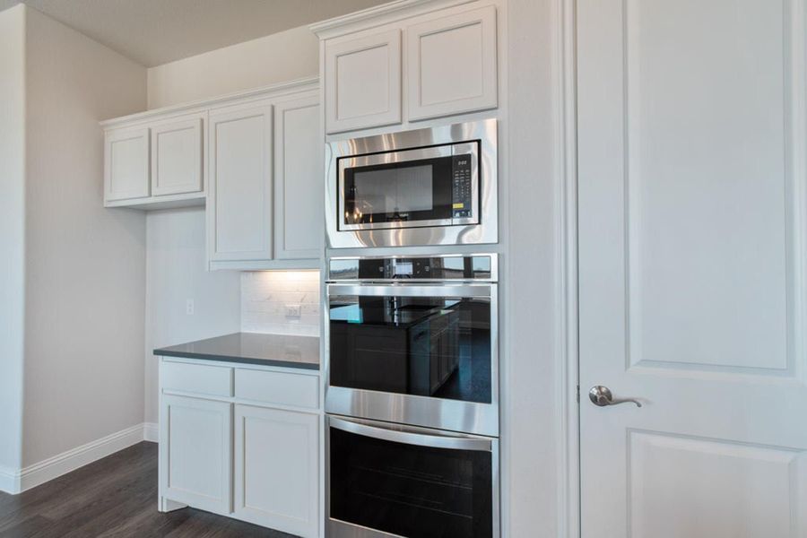 Kitchen | Concept 2406 at Hidden Creek Estates in Van Alstyne, TX by Landsea Homes