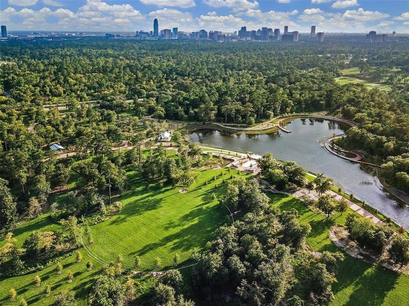 A 5.5 acre turf lawn of Zoysia grass offers a place for people to gather in the center of the Eastern Glades Oval.