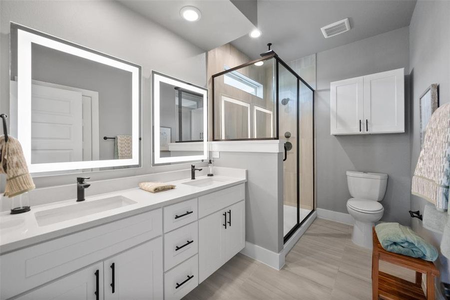 Master bathroom (stock photos of the model, colors may vary)