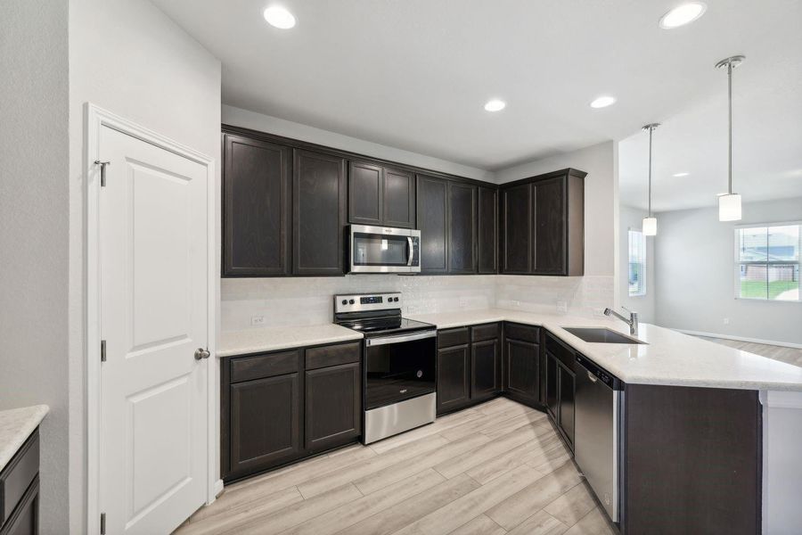 Kitchen w/ pantry storage