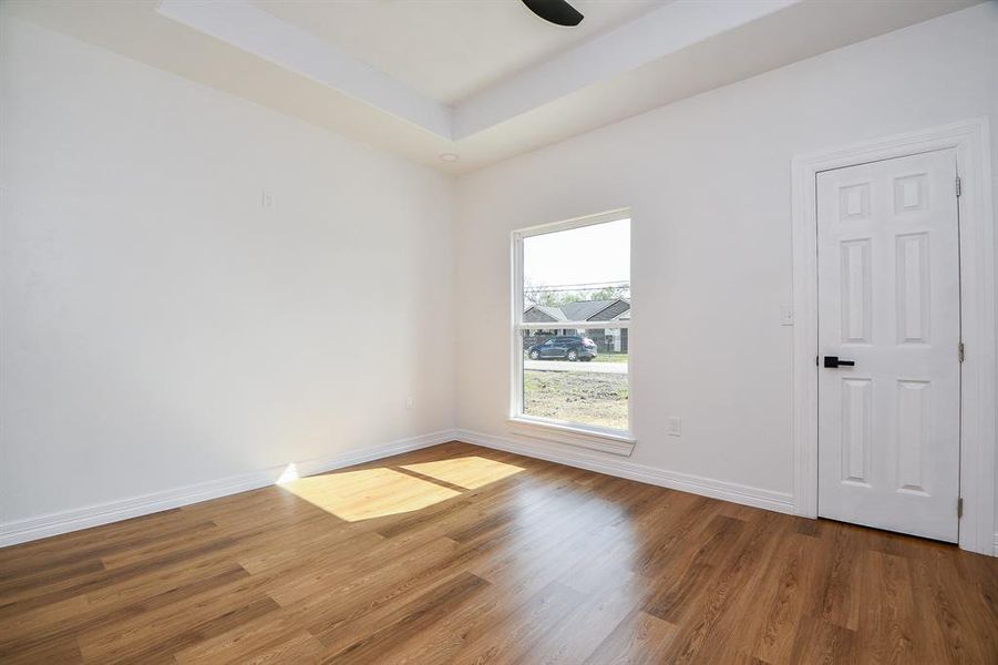 Welcome to this cozy bedroom that beautifully mixes comfort and style! It's the perfect place to relax and unwind. Don’t miss out on the chance to make this lovely space your very own!