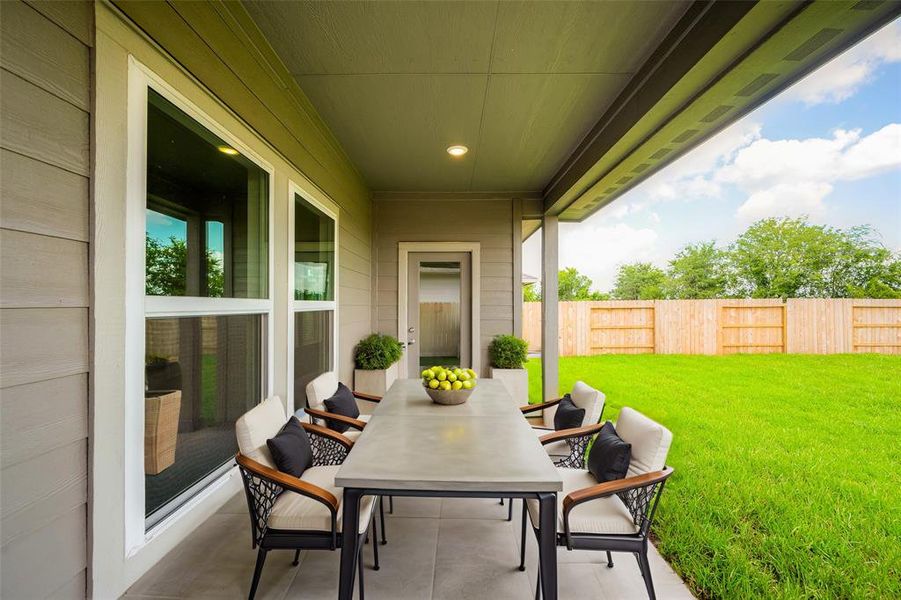 Large covered patio that is great for entertaining.