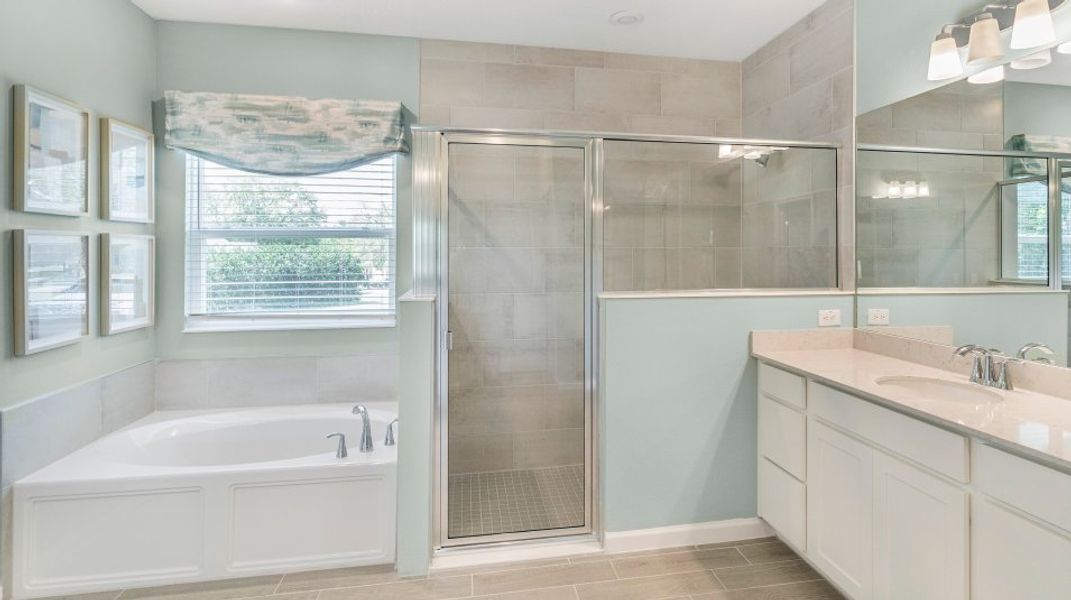 Lennar Jacksonville home Owners Bathroom