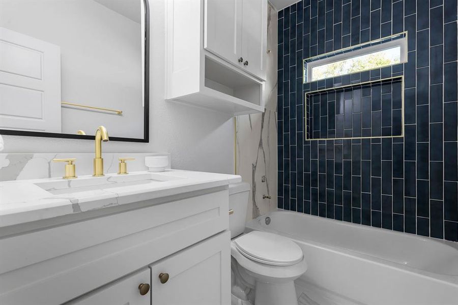 Full bathroom with vanity, toilet, and tiled shower / bath