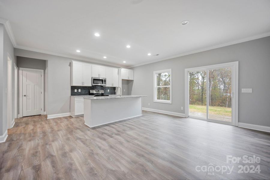 Kitchen/Dining Area