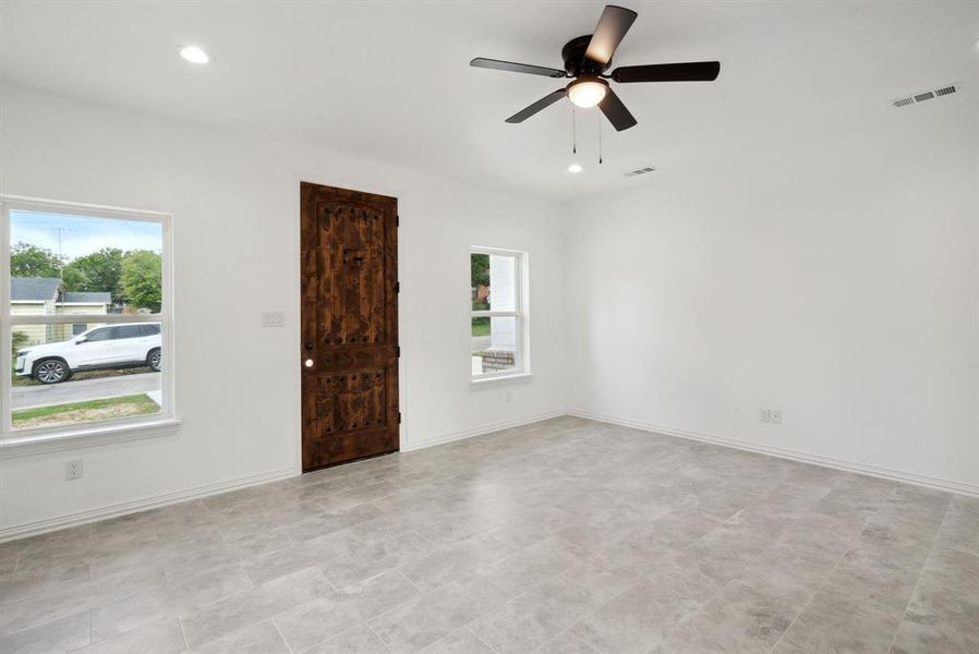 Empty room featuring ceiling fan