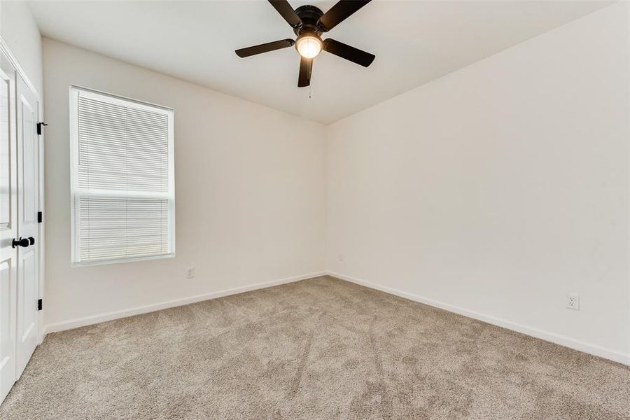 Unfurnished room with light carpet and ceiling fan