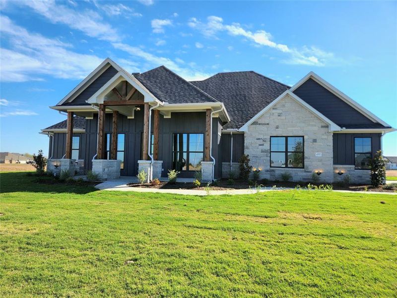 View of front of property featuring a front yard