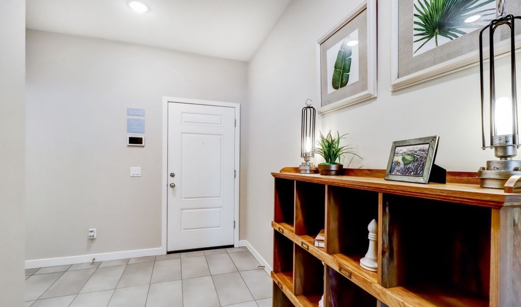 Inviting foyer with closet