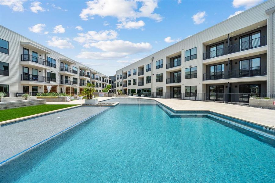 Parkside at Mueller's stunning pool and amenity deck.