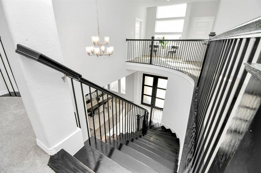 The staircase to the second floorleads to the game room andoverlooks the entryway.