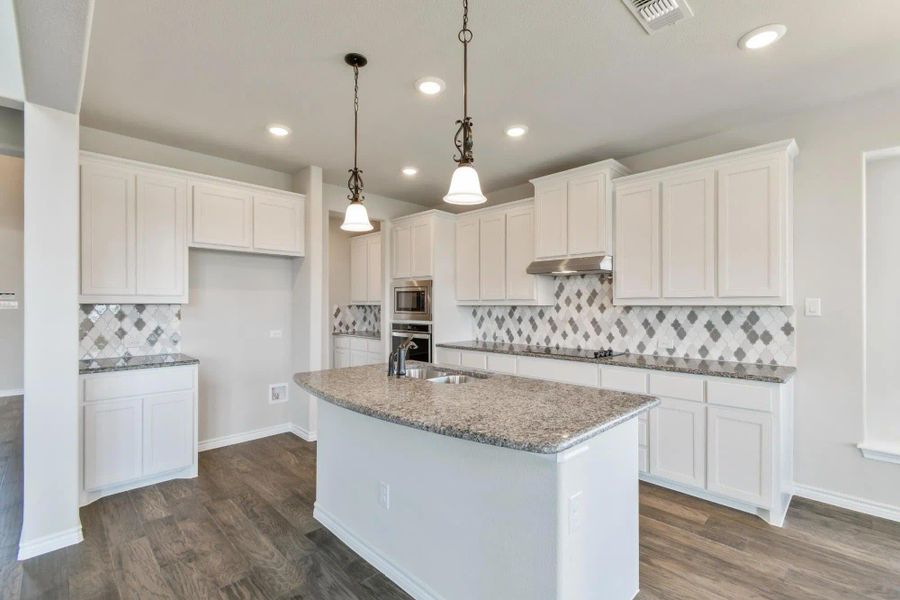 Kitchen | Concept 3115 at Massey Meadows in Midlothian, TX by Landsea Homes