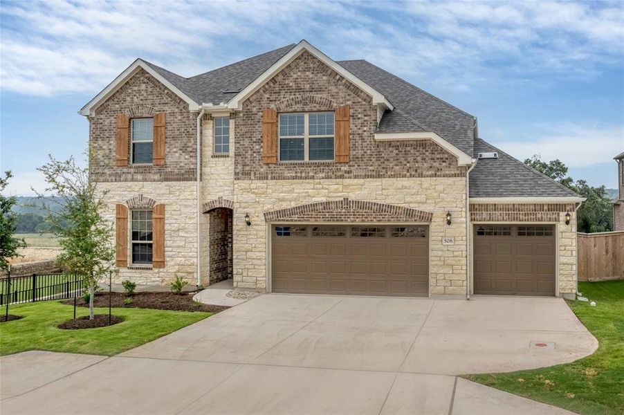Welcome home! This coveted Lexington floor plan by Pulte Homes and its amazing lot, don't disappoint!