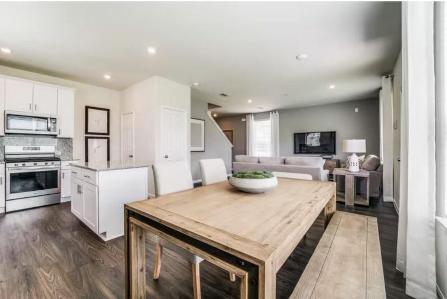 MODEL HOME images may NOT be consistent with the finished product. Please see the on-site sales counselor for additional details and current incentives available.