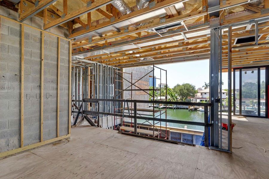 Upstairs Loft and Canal View