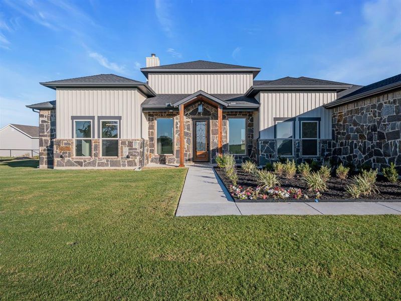 View of front of house featuring a front lawn