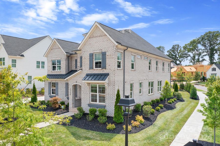 Beautiful all Brick Home in Oak Farm.