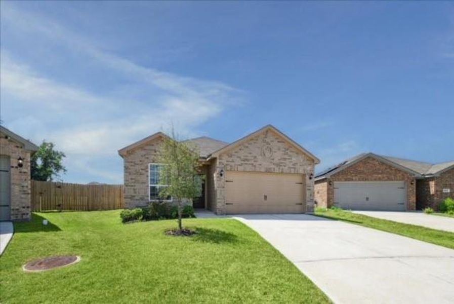 2 Car Garage, Double Driveway & Parking