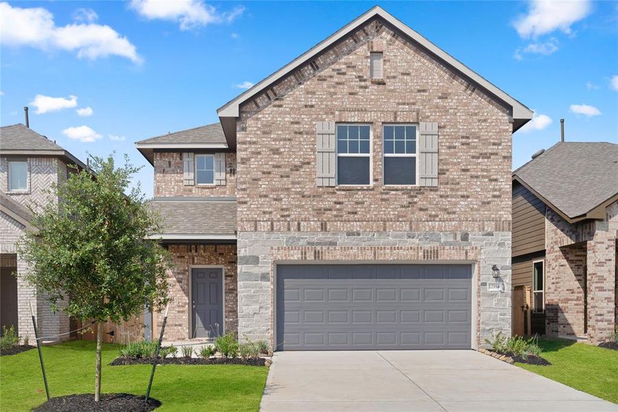 Welcome home to 12914 Lime Stone Lane located in the community of Stonebrooke and zoned to Conroe ISD.