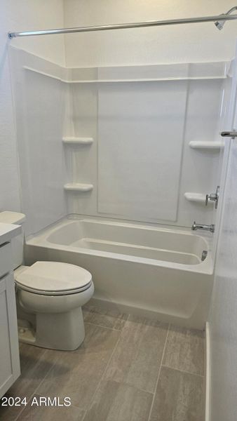 Frontera Lot 120 Bathroom 2 Tub-Shower -