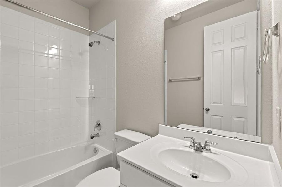 note: Sample product photo. Actual exterior and interior selections may vary by homesite.