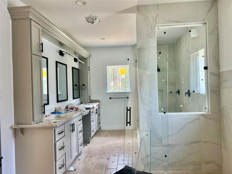 MASTER DOUBLE SINKS & VANITY AREA.