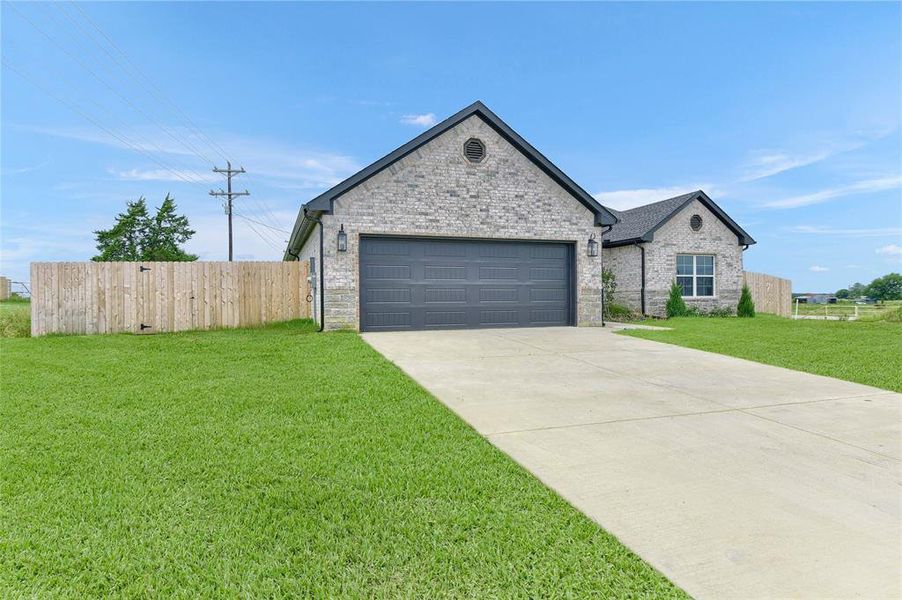 View of front of house featuring a front yard