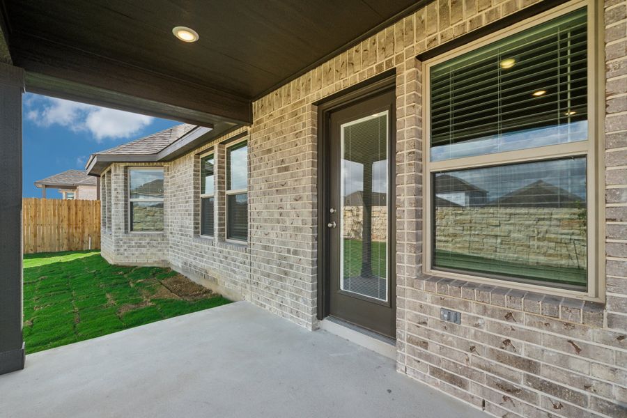 Back patio of the Fitzhugh floorplan in a Meritage Homes community.