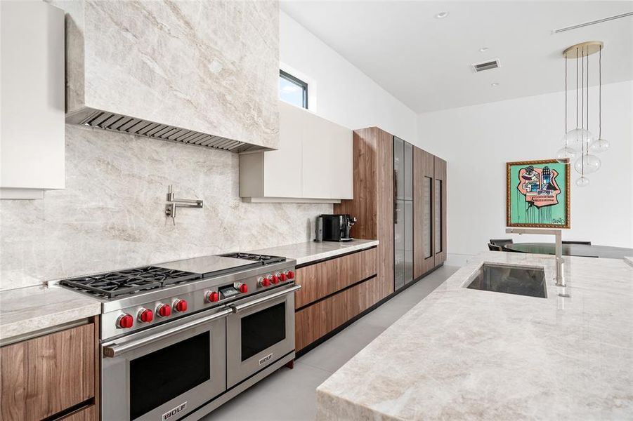 The top-of-the-line appliance package in this incredible Chef’s kitchen includes a Wolf dual-fuel gas range with a double oven and a sleek pot filler. The combination of premium finishes and professional-grade appliances makes this space a chef's dream, perfect for both cooking and entertaining.