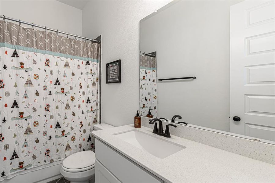 Ensuite bathroom 4.