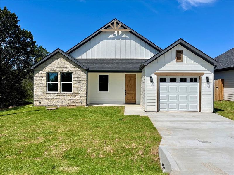 New construction Single-Family house 5820 Barkridge Drive, Granbury, TX 76048 - photo
