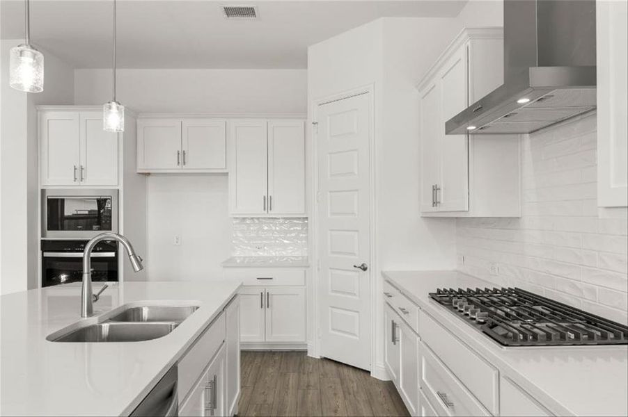 18 2800 Summerset  Kitchen 5