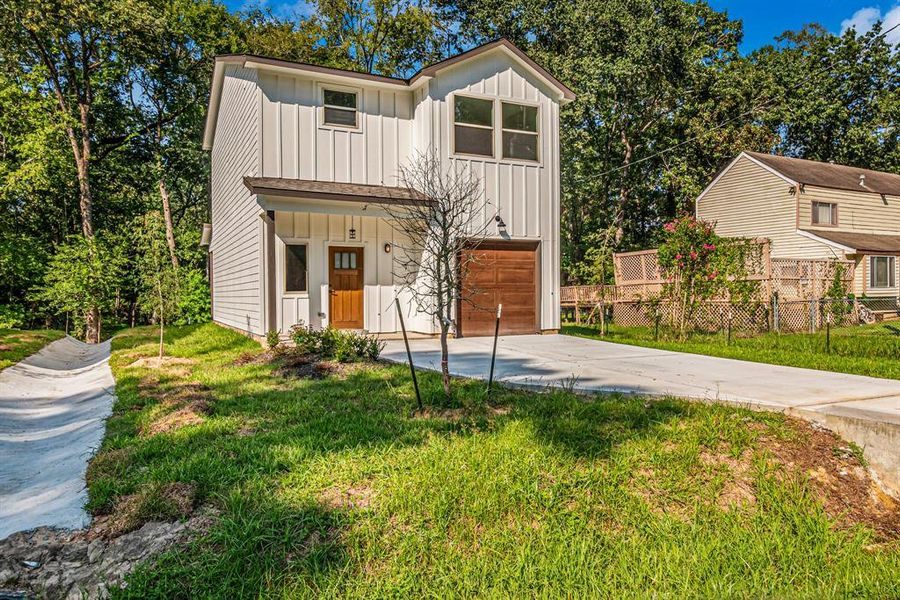 Welcome to this now construction home in Lake Conroe Forest community.